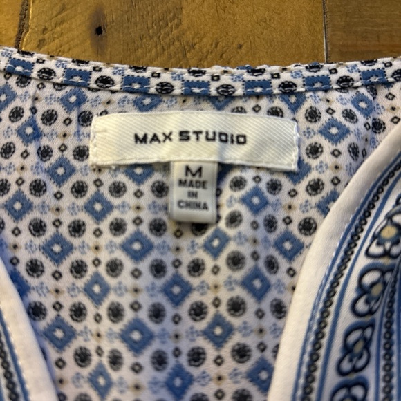 Patterned Blouse - Picture 3 of 4